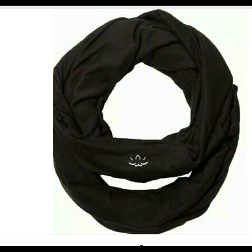 Beyond Yoga Infinity Scarf 🧣